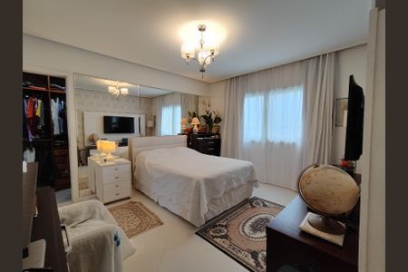 Apartamento à venda com 340m², 3 quartos e 3 vagasSuíte 2