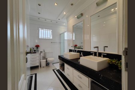 Apartamento à venda com 340m², 3 quartos e 3 vagasBanheiro da Suíte 2