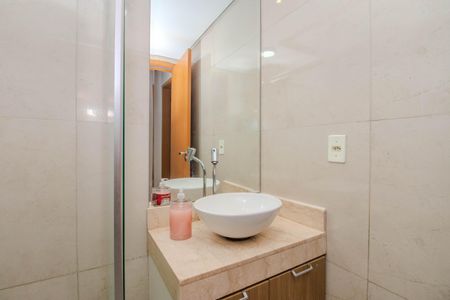 Apartamento à venda com 56m², 2 quartos e 1 vaga Apartamento à venda com 56m², 2 quartos e 1 vagaBanheiro Social