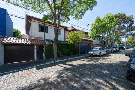 Casa à venda com 230m², 3 quartos e 3 vagasFachada