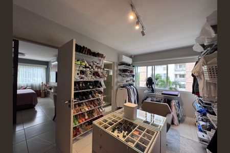 Apartamento à venda com 227m², 3 quartos e 2 vagasCloset da suíte 1