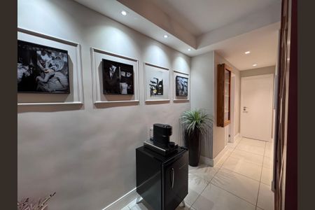 Apartamento à venda com 227m², 3 quartos e 2 vagasCorredor