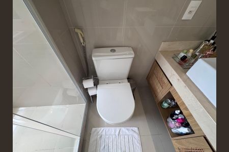 Apartamento à venda com 227m², 3 quartos e 2 vagasBanheiro da Suíte 1