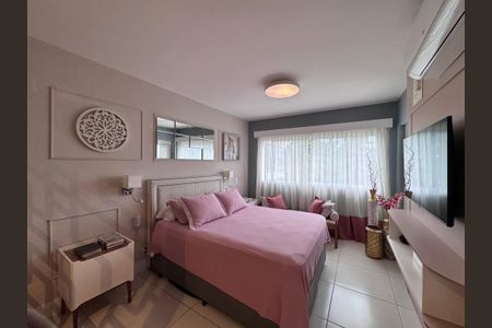 Apartamento à venda com 227m², 3 quartos e 2 vagasSuíte 1 