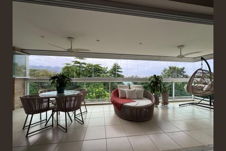 Apartamento à venda com 227m², 3 quartos e 2 vagasVaranda