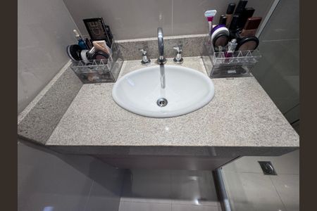 Apartamento à venda com 227m², 3 quartos e 2 vagasBanheiro da Suíte 2