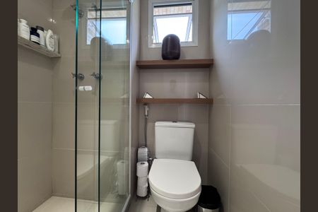 Apartamento à venda com 227m², 3 quartos e 2 vagasBanheiro da Suíte 2