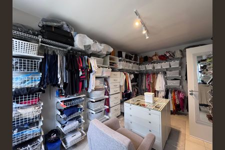 Apartamento à venda com 227m², 3 quartos e 2 vagasCloset da suíte 1