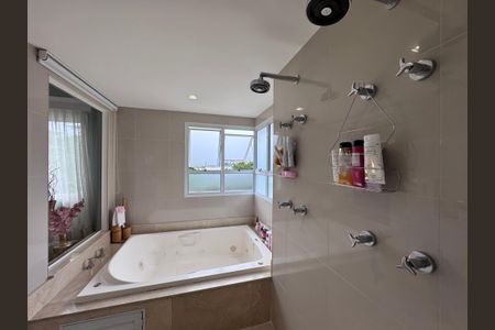 Apartamento à venda com 227m², 3 quartos e 2 vagasBanheiro da Suíte 1