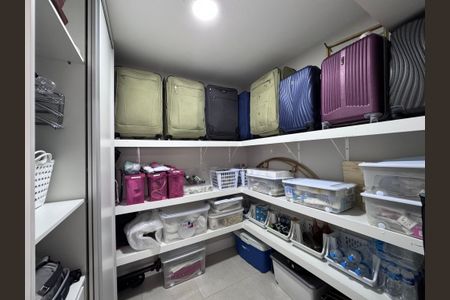 Apartamento à venda com 227m², 3 quartos e 2 vagasDespensa