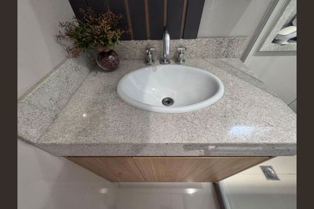 Apartamento à venda com 227m², 3 quartos e 2 vagasBanheiro da Suíte 3