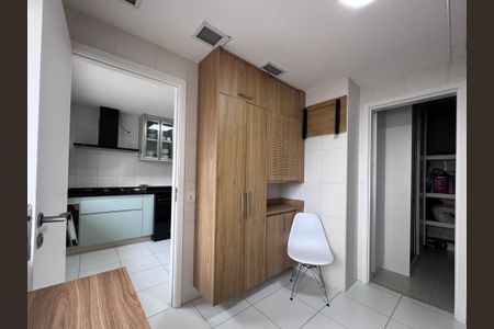 Apartamento à venda com 227m², 3 quartos e 2 vagasÁrea de Serviço