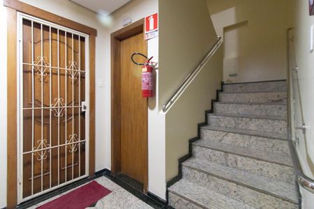 Escada de apartamento para alugar com 3 quartos, 74m² em Cidade Baixa, Porto Alegre