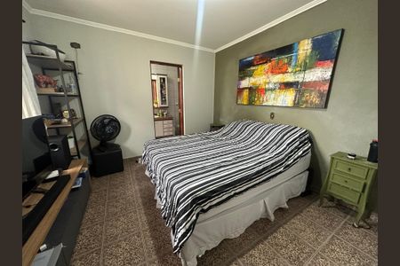 Casa à venda com 238m², 5 quartos e 3 vagasSuíte 2