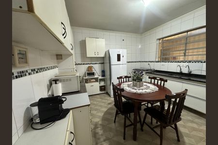 Casa à venda com 238m², 5 quartos e 3 vagasCozinha