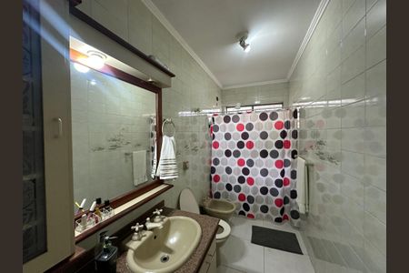 Casa à venda com 238m², 5 quartos e 3 vagasBanheiro da Suíte 1