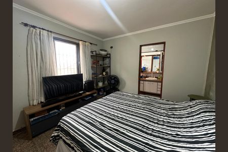 Casa à venda com 238m², 5 quartos e 3 vagasSuíte 2