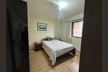 Casa à venda com 238m², 5 quartos e 3 vagasQuarto 1