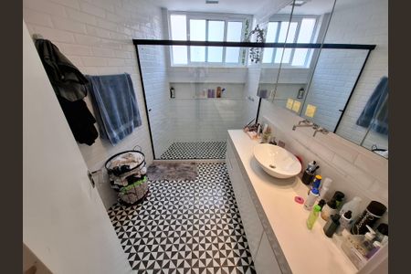 Apartamento à venda com 93m², 2 quartos e 1 vagaBanheiro da suíte