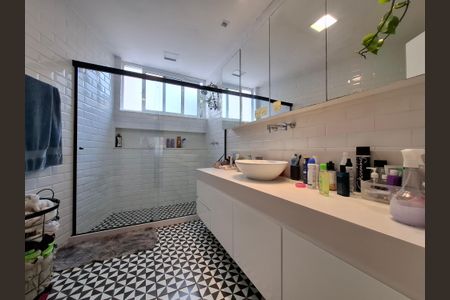 Apartamento à venda com 93m², 2 quartos e 1 vagaBanheiro da suíte