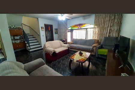 Casa para alugar com 191m², 4 quartos e 7 vagasSala de TV