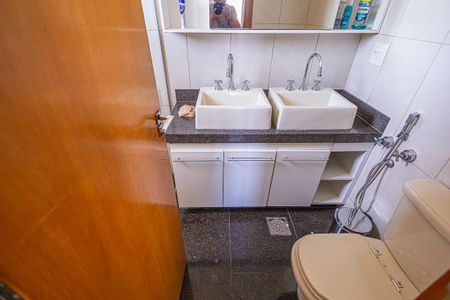 Apartamento à venda com 203m², 4 quartos e 3 vagas Apartamento à venda com 203m², 4 quartos e 3 vagasBanheiro da Suíte 2