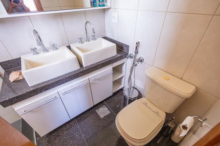 Apartamento à venda com 203m², 4 quartos e 3 vagas Apartamento à venda com 203m², 4 quartos e 3 vagasBanheiro da Suíte 2