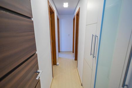Apartamento à venda com 203m², 4 quartos e 3 vagas Apartamento à venda com 203m², 4 quartos e 3 vagasCorredor