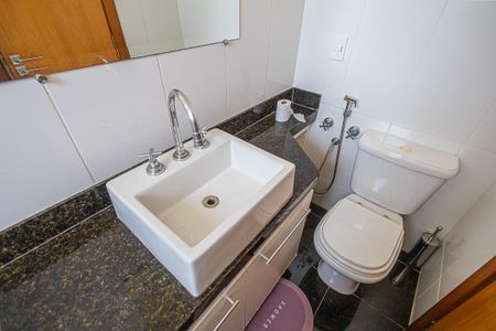 Apartamento à venda com 203m², 4 quartos e 3 vagas Apartamento à venda com 203m², 4 quartos e 3 vagasBanheiro da Suíte