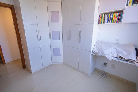 Apartamento à venda com 203m², 4 quartos e 3 vagas Apartamento à venda com 203m², 4 quartos e 3 vagasQuarto 2