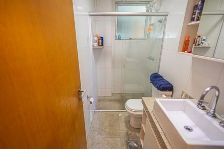 Apartamento à venda com 203m², 4 quartos e 3 vagas Apartamento à venda com 203m², 4 quartos e 3 vagasBanheiro Social