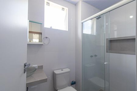 Banheiro Social de kitnet/studio para alugar com 1 quarto, 30m² em Jardim das Américas, Curitiba