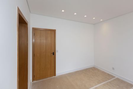 Casa de condomínio à venda com 330m², 4 quartos e 3 vagasSuíte 2