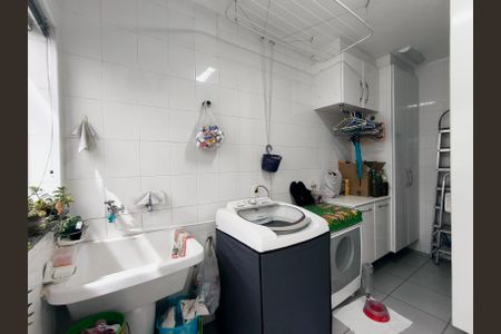 Casa de condomínio para alugar com 297m², 4 quartos e 4 vagas Casa de condomínio para alugar com 297m², 4 quartos e 4 vagasÁrea de Serviço