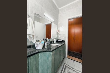 Casa de condomínio para alugar com 297m², 4 quartos e 4 vagas Casa de condomínio para alugar com 297m², 4 quartos e 4 vagasBanheiro do Quarto 3