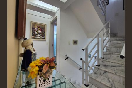 Casa de condomínio à venda com 400m², 4 quartos e 2 vagasHall