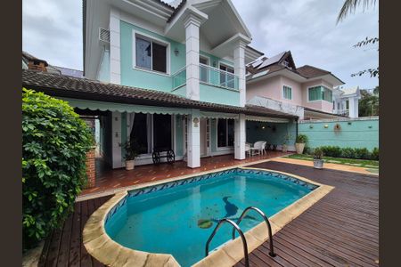 Casa de condomínio à venda com 400m², 4 quartos e 2 vagasÁrea externa