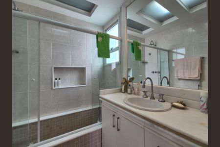 Casa de condomínio à venda com 400m², 4 quartos e 2 vagasBanheiro da Suíte 4