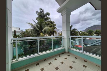 Casa de condomínio à venda com 400m², 4 quartos e 2 vagasVaranda