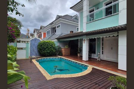 Casa de condomínio à venda com 400m², 4 quartos e 2 vagasÁrea externa