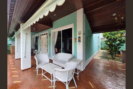 Casa de condomínio à venda com 400m², 4 quartos e 2 vagasVaranda