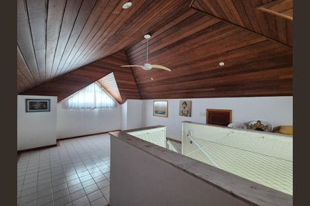 Casa de condomínio à venda com 400m², 4 quartos e 2 vagasSótão