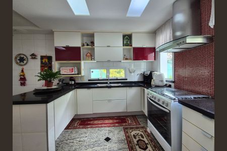 Casa de condomínio à venda com 400m², 4 quartos e 2 vagasCozinha