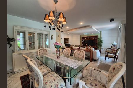 Casa de condomínio à venda com 400m², 4 quartos e 2 vagasSala