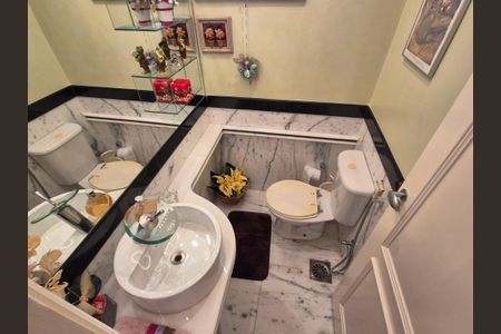 Casa de condomínio à venda com 400m², 4 quartos e 2 vagasLavabo