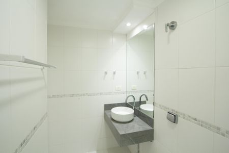 Apartamento à venda com 76m², 3 quartos e 1 vaga Apartamento à venda com 76m², 3 quartos e 1 vagaBanheiro