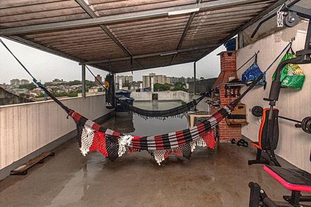 Casa à venda com 140m², 3 quartos e 2 vagas Casa à venda com 140m², 3 quartos e 2 vagasTerraço