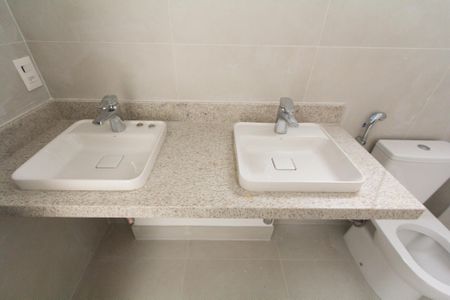 Apartamento à venda com 175m², 3 quartos e 3 vagasBanheiro da Suíte 1