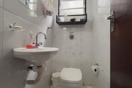 Casa à venda com 105m², 2 quartos e 2 vagasLavabo
