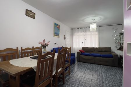 Casa à venda com 105m², 2 quartos e 2 vagasSala